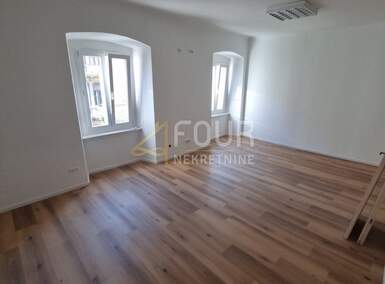 Poslovni prostor, Rijeka, Centar, najam, 1200 €, 66 m2