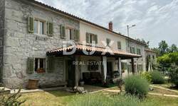 Kuca, Buzet, prodaja, 560000 €, 360 m2