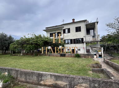 Kuca, Buje, prodaja, 450000 €, 385 m2